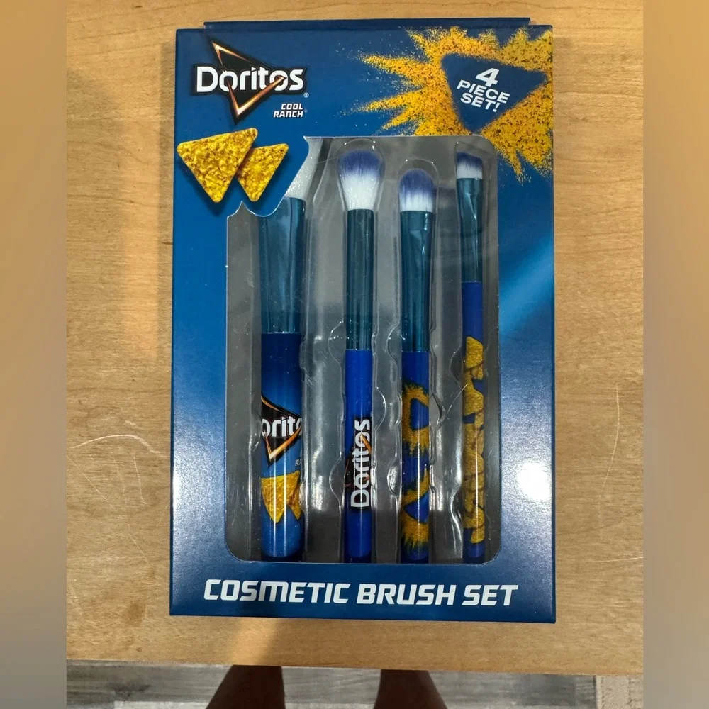 Cosmetic 4 Brush Set - Doritos NWT - Picture 4 of 7